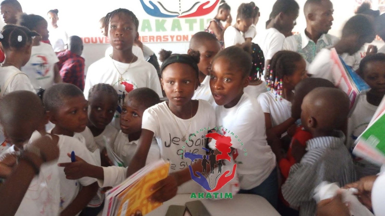 Distribution kits scolaires septembre 2024