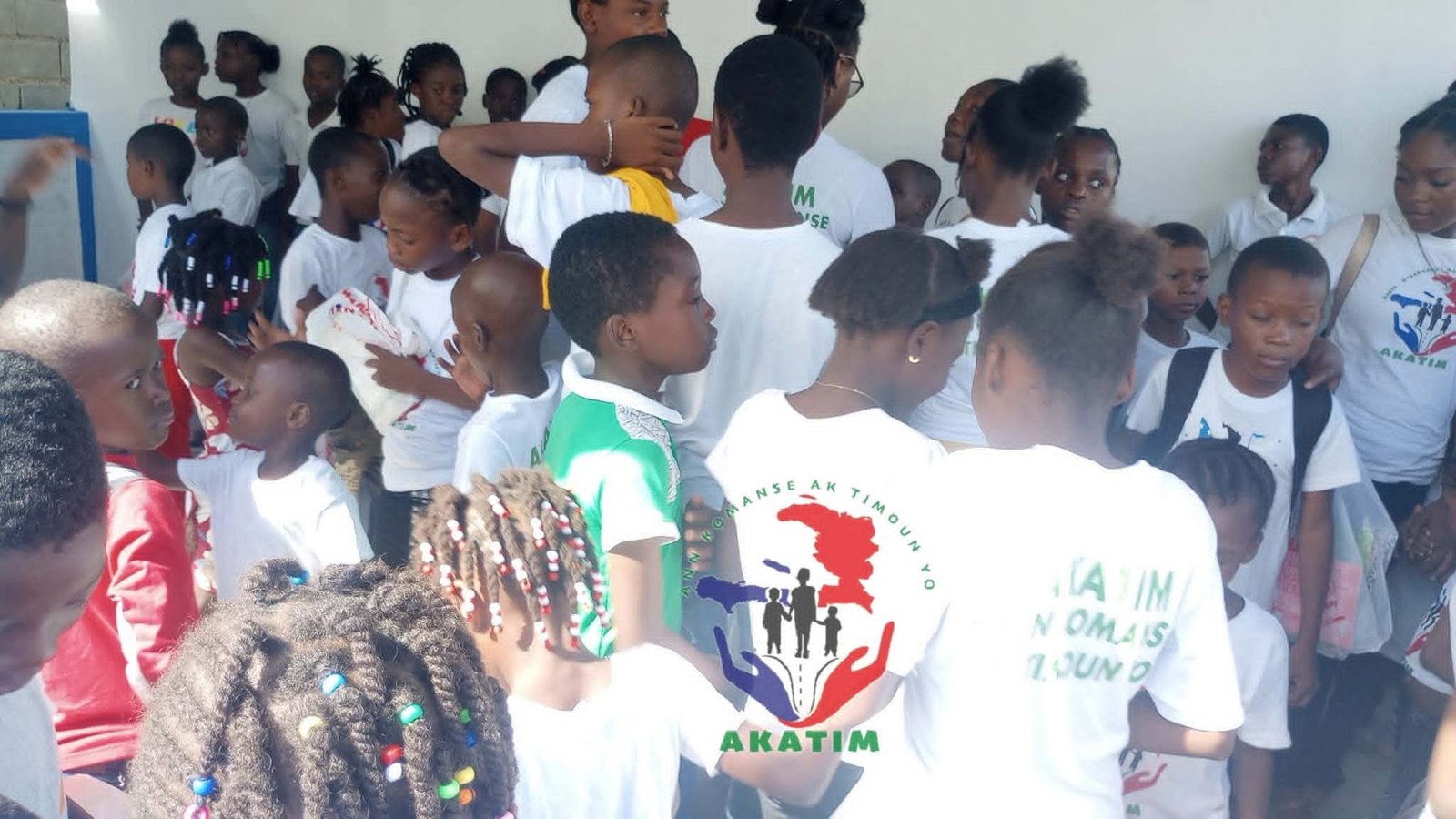 Distribution kits scolaires septembre 2024