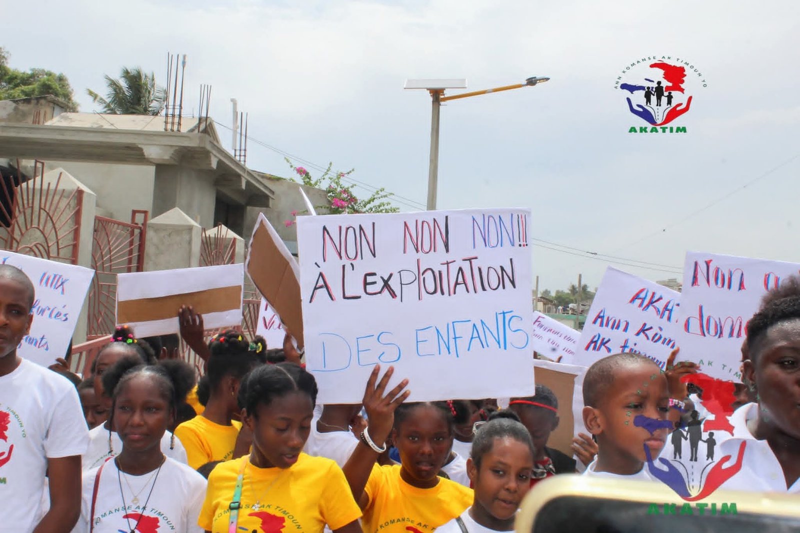 Marche à l'occasion de la journée mondiale contre le travail des enfants juin 2025